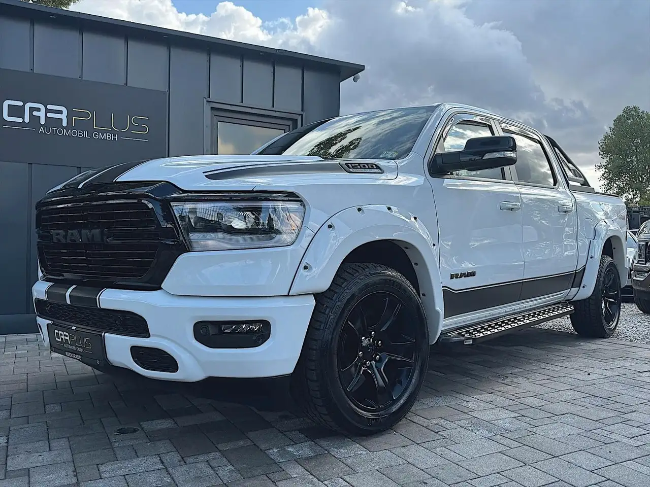 RAM5.7 V8 HEMI NightEdition Offroad 4x4 eTorque