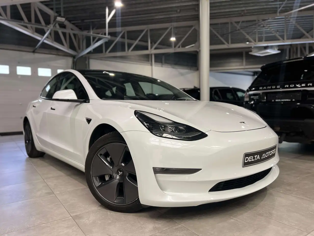 Model 3Dual Motor - Long Range (602 kms)