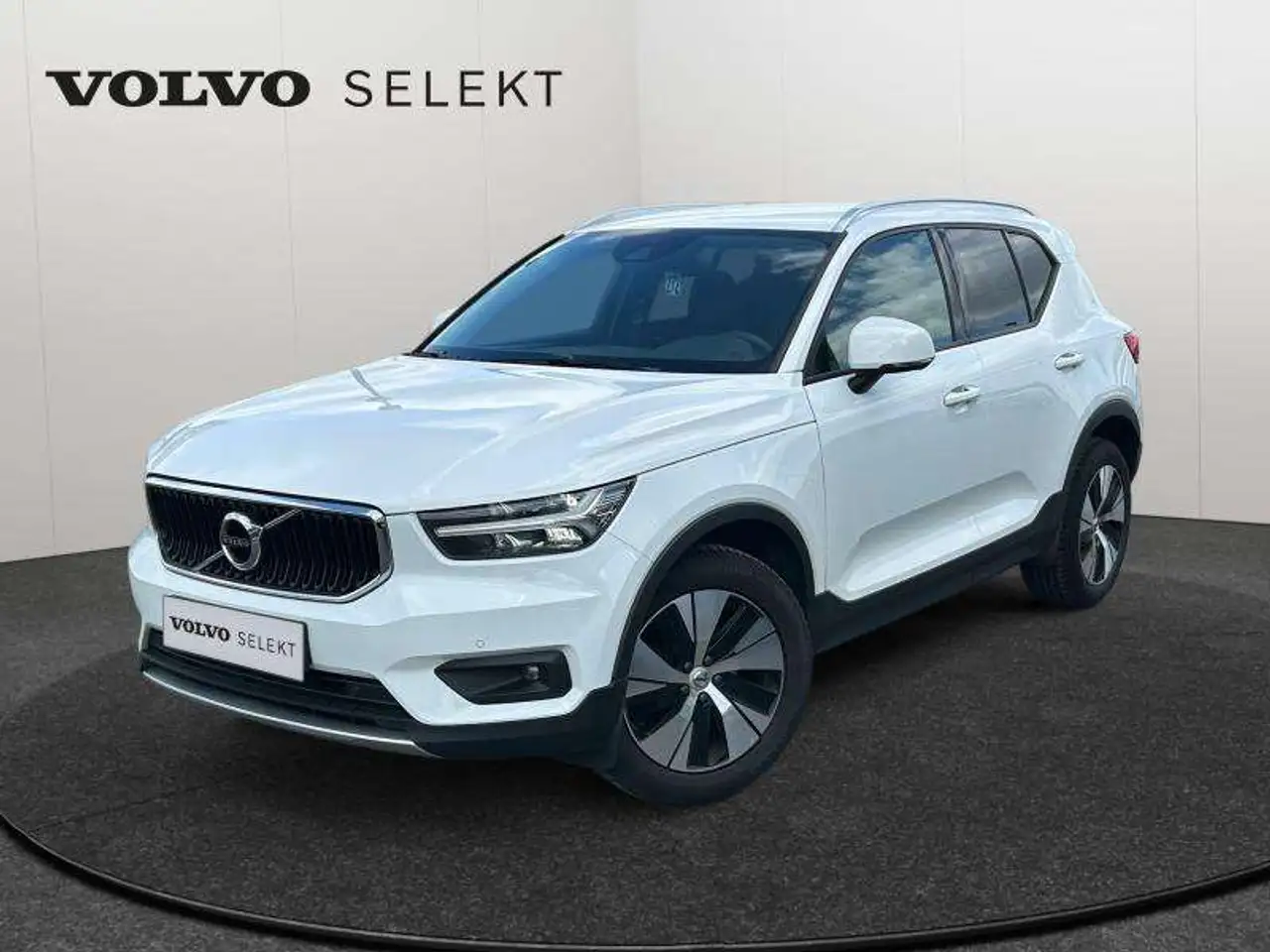 XC40T3 Momentum / Essence