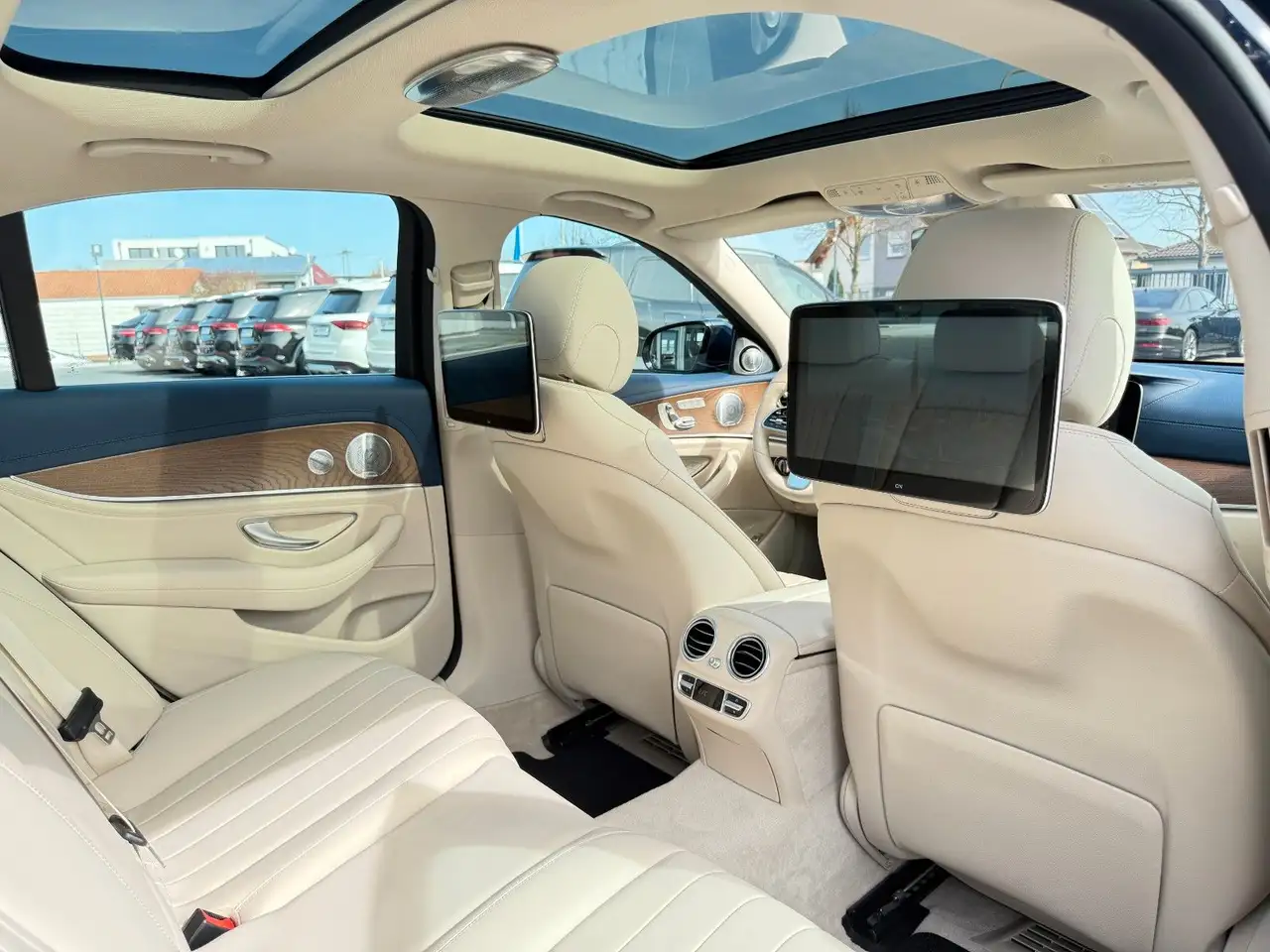 E 350E350d*AMG-PAKET*INDIVIDUAL*360°HUD*ACC*BURMESTER