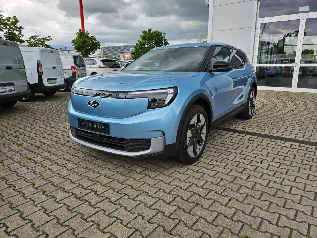 ExplorerPremium RWD