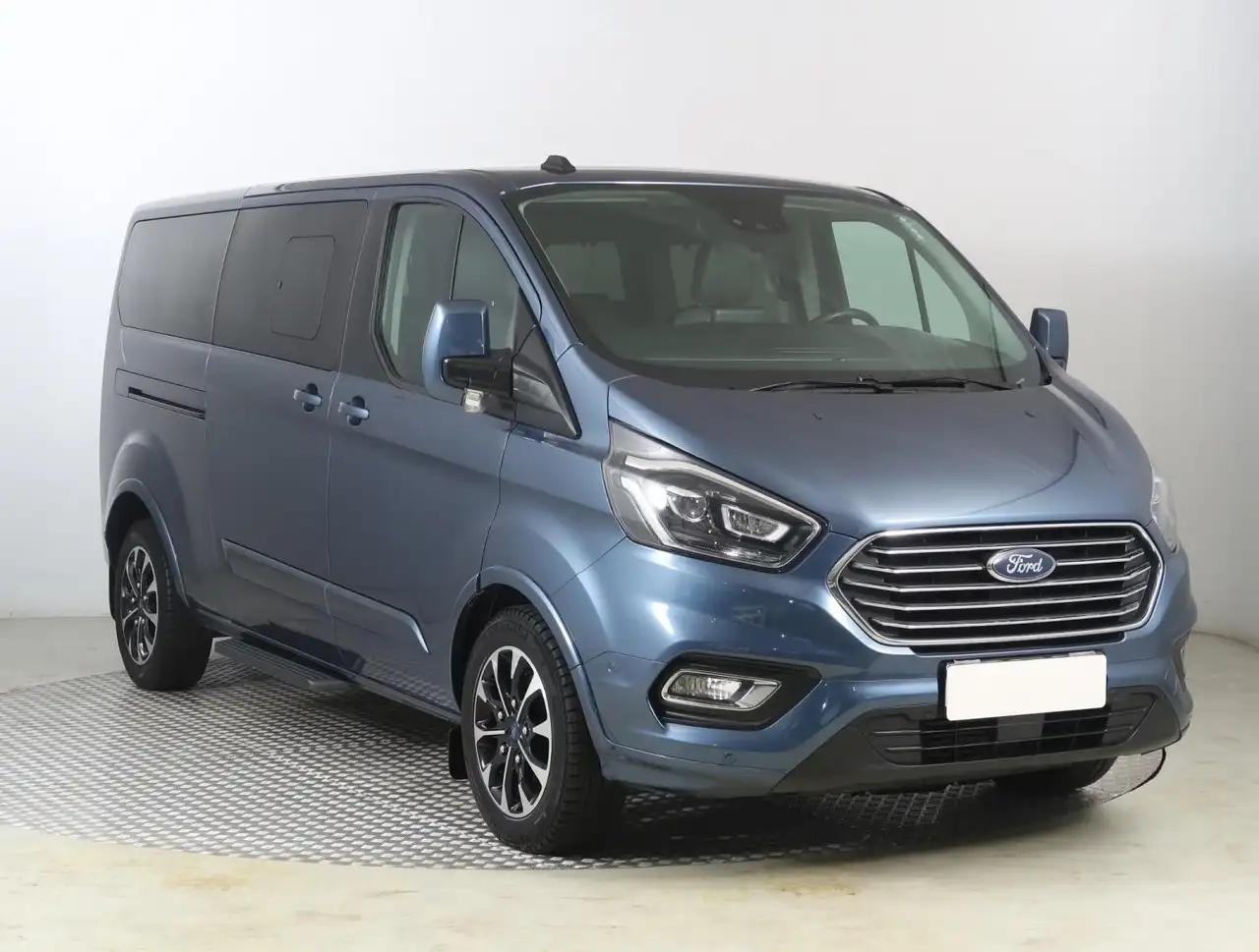 Tourneo Custom320L2 TitaniumX AHK+Navi+Xenon