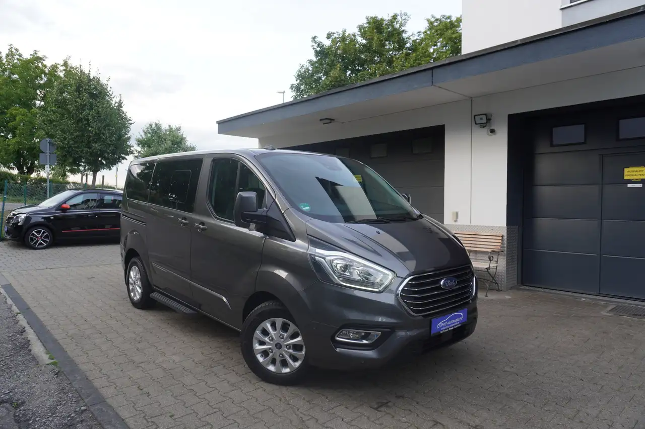 Tourneo Custom320 L1 Tourneo Hybrid Titanium NAVI+KAMERA+8Sitze