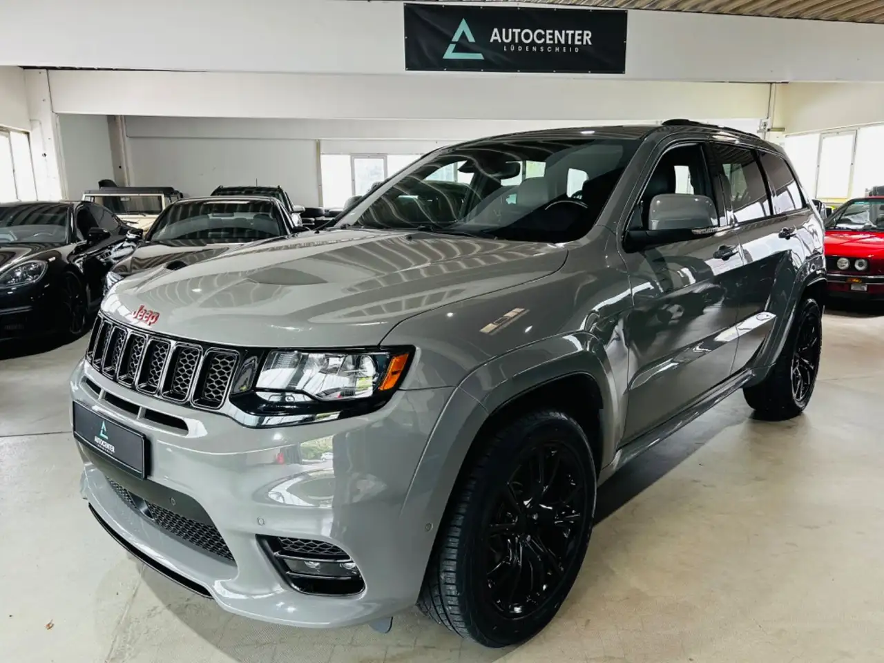 Grand Cherokee5.7 V8 HEMI Trailhawk SRT