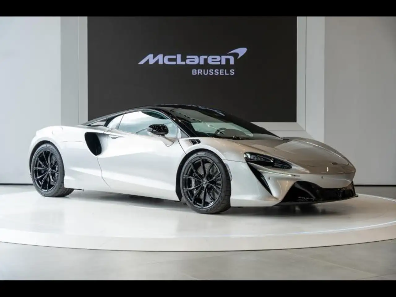 Artura2 years of McLaren Warranty included
