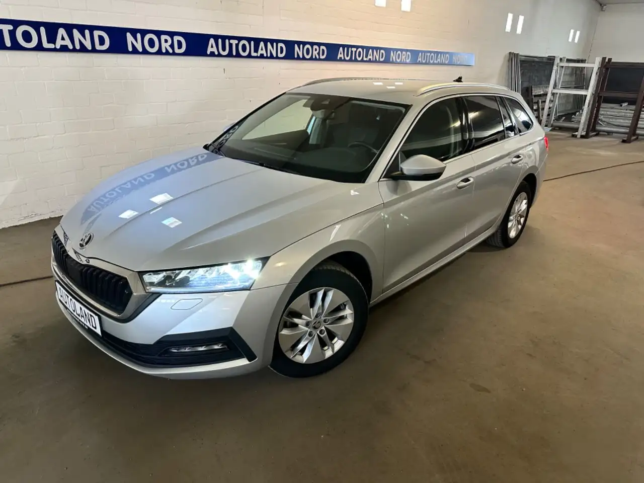Octavia2.0TDI Ambition DSG*R.Cam*PDC*LED*AHK*SH
