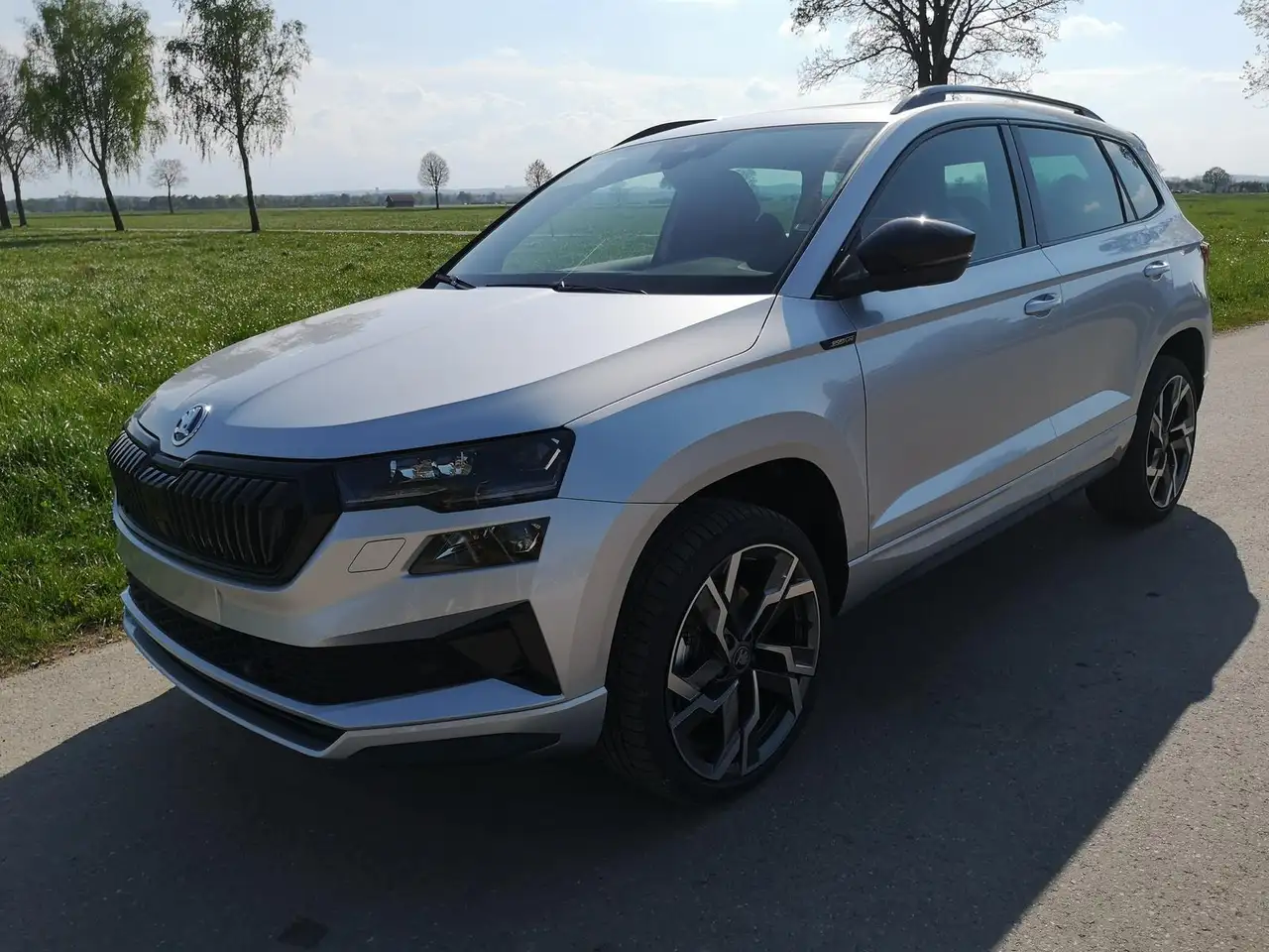 KaroqSportline 2.0TDI DSG 4x4 AHK Matrix Leder 19 Zo...