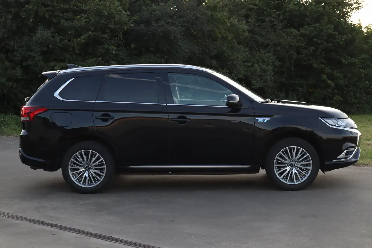 OutlanderOutlander 2.4 4WD Plug-In Hybrid