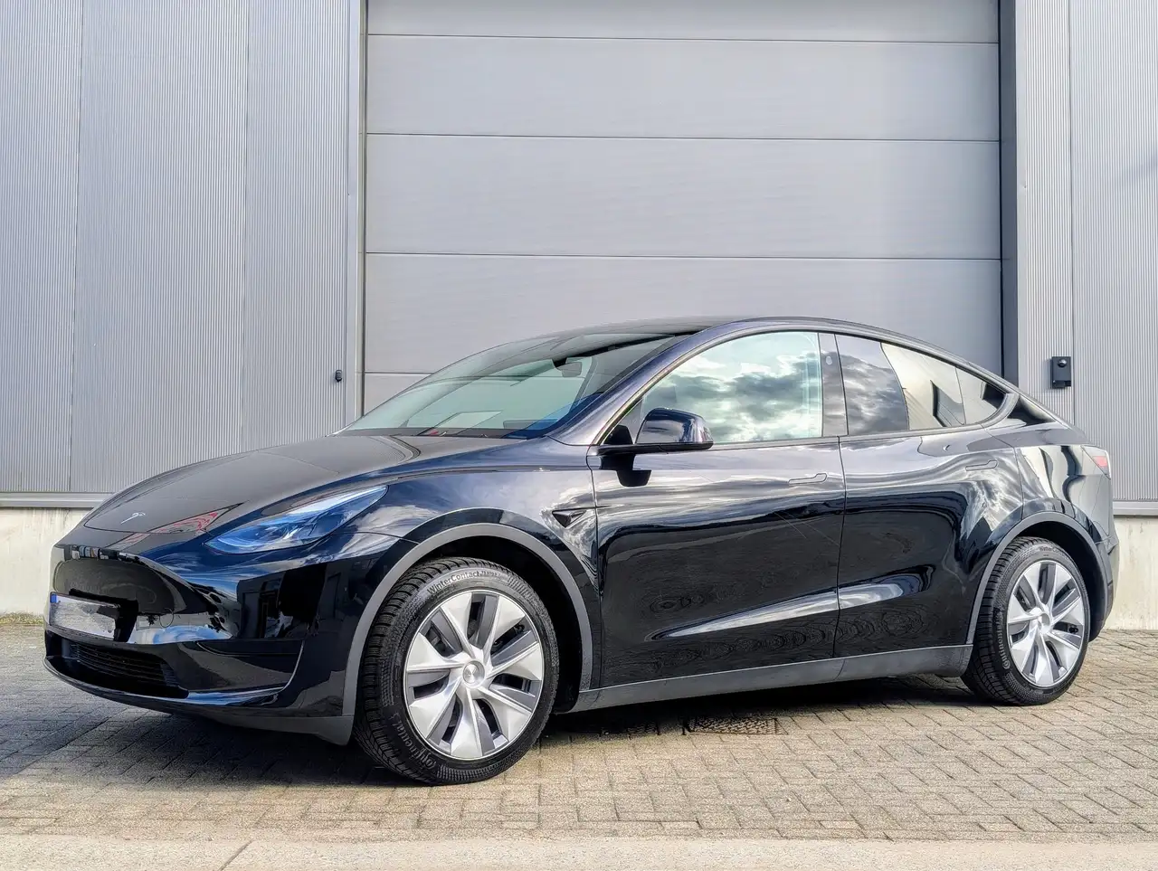 Model YModel Y RWD