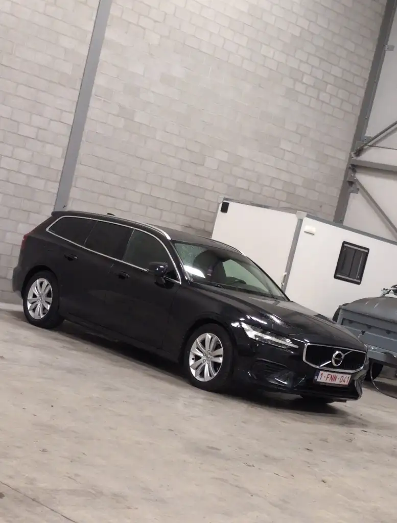 V60D3 Geartronic Momentum Pro