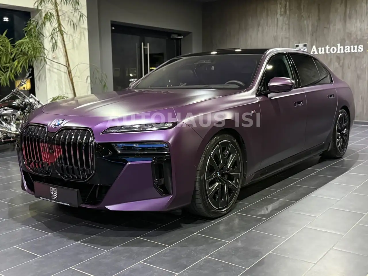 i7xDrive 60 M SPORT,INDIVIDUAL,PURPLE,THEATRE