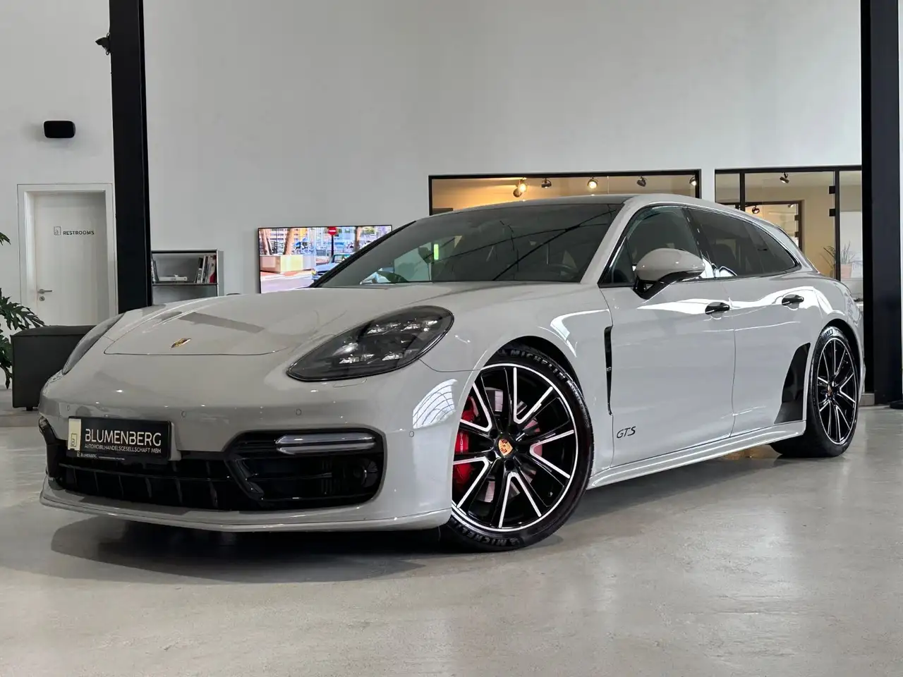 PanameraSport Turismo GTS *Rear Seat ,Approved*