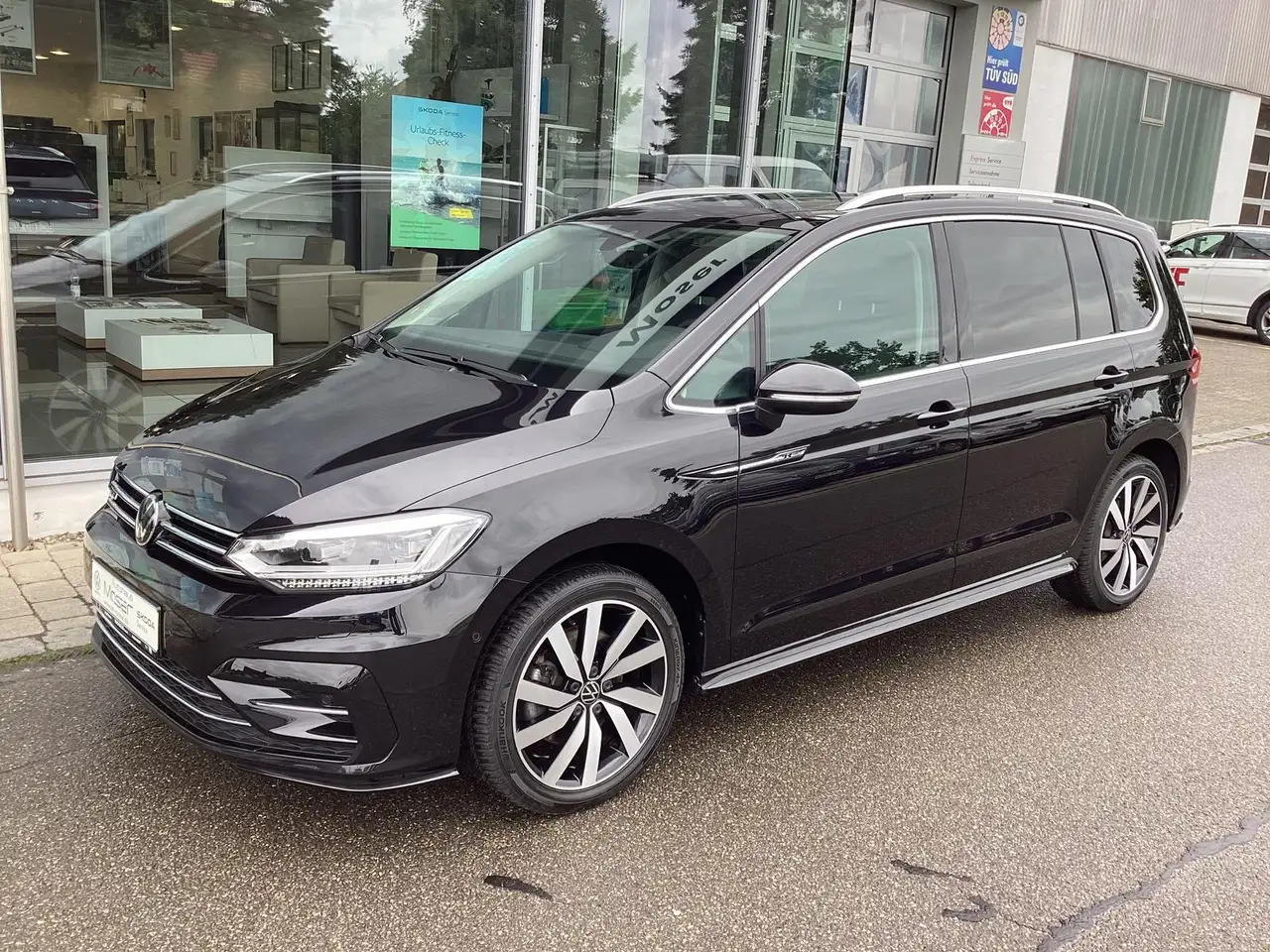 Touran1.5 TSI ACT DSG R-Line 7-Sitzer/Pano/AHK