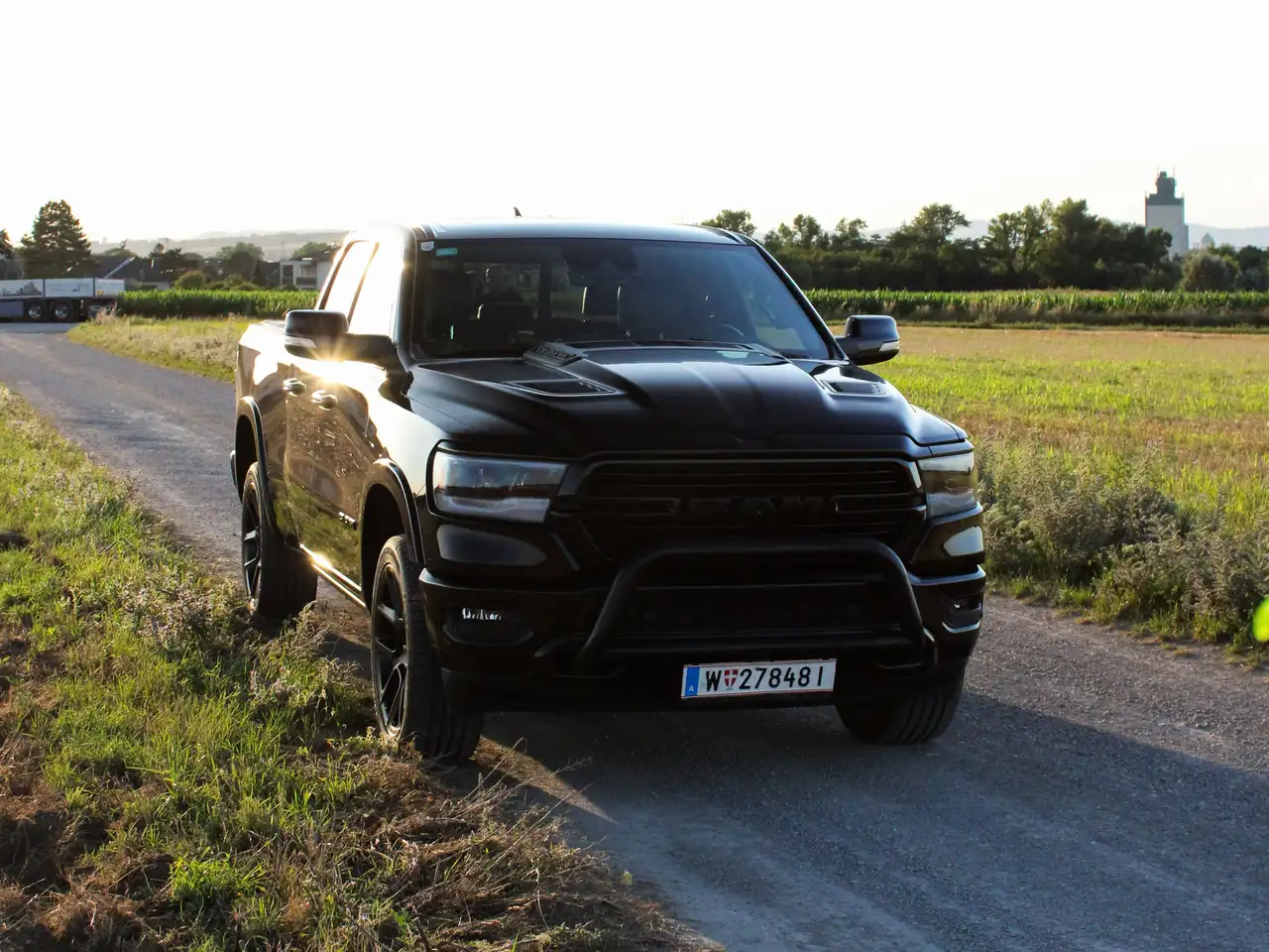 RAMDodge Ram 1500 Laramie Night Edition