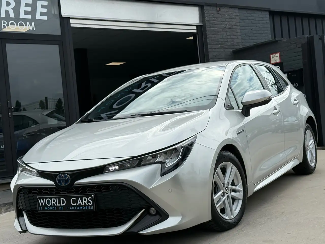 CorollaHybrid 1.8 e-CVT BOITE AUTO - NAVI - CAMERA - FULL