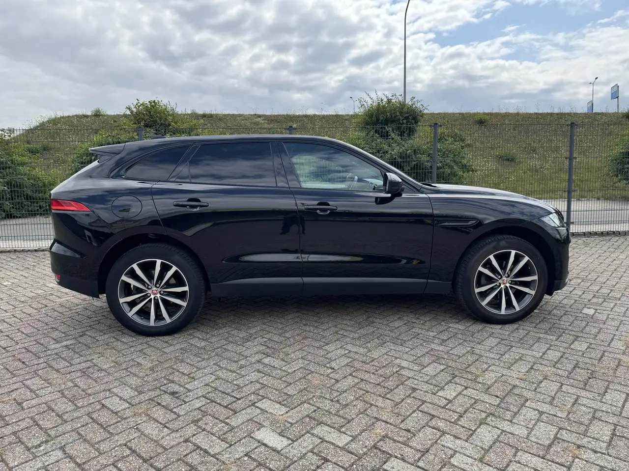 F-Pace25t AWD Prestige
