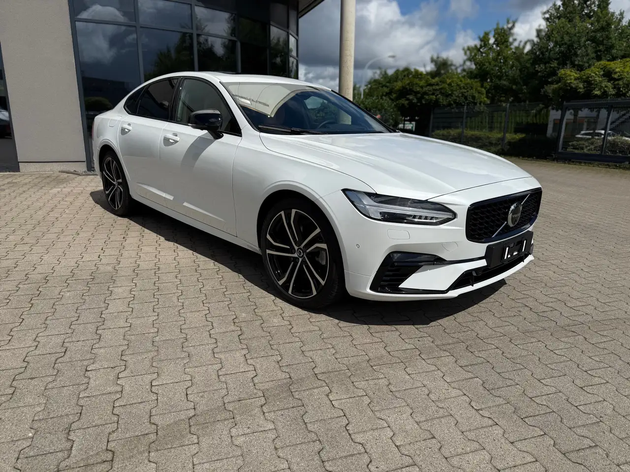 S90Ultimate Dark Recharge Plug-In AWD UPE ~95000€