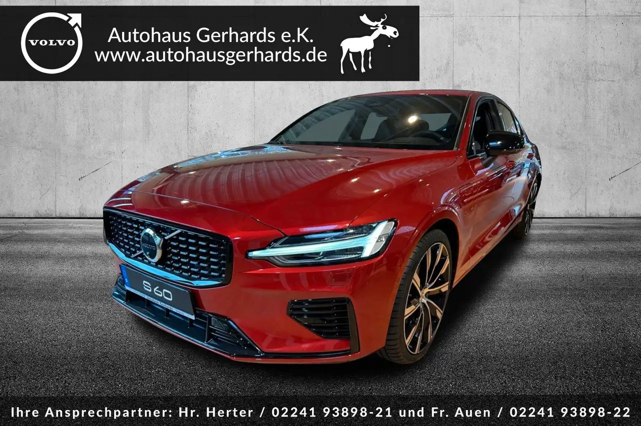 S60Plug-In-Hybrid T8 AWD Ultimate Dark, Pano, B
