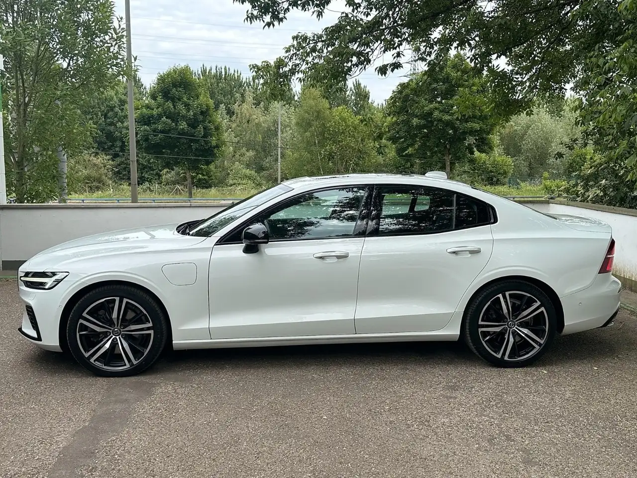 S60S60 T8 Plug-In AWD R Design Benzin/Elektro