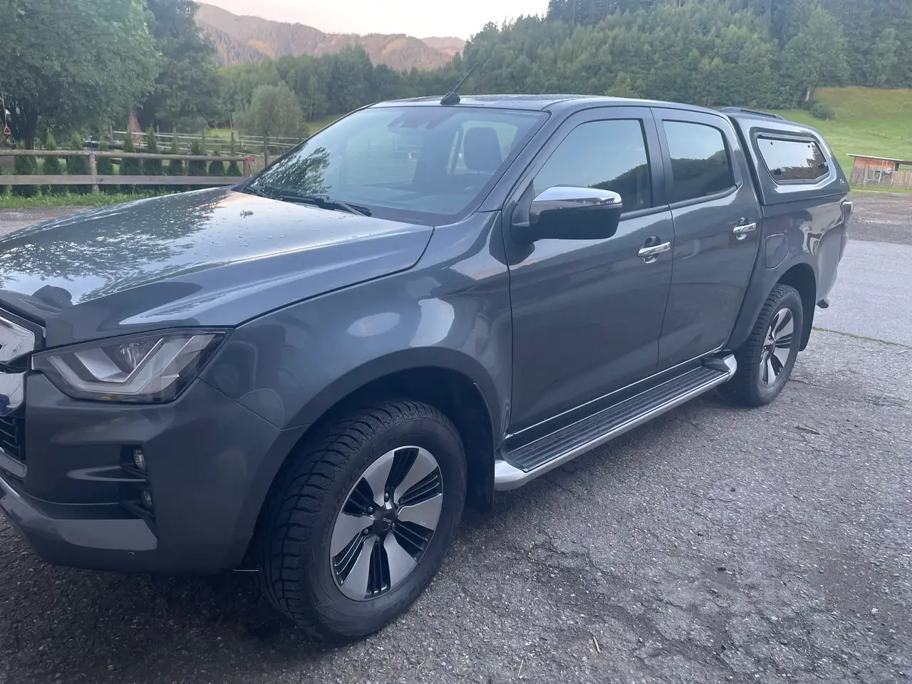 D-MaxIsuzu D-Max LSE mit Hardtop