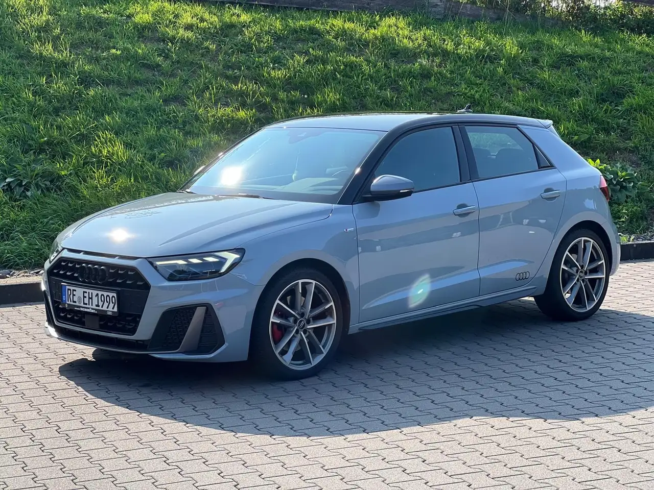 A140 TFSI 3×S line Automatik Navi Sonossound