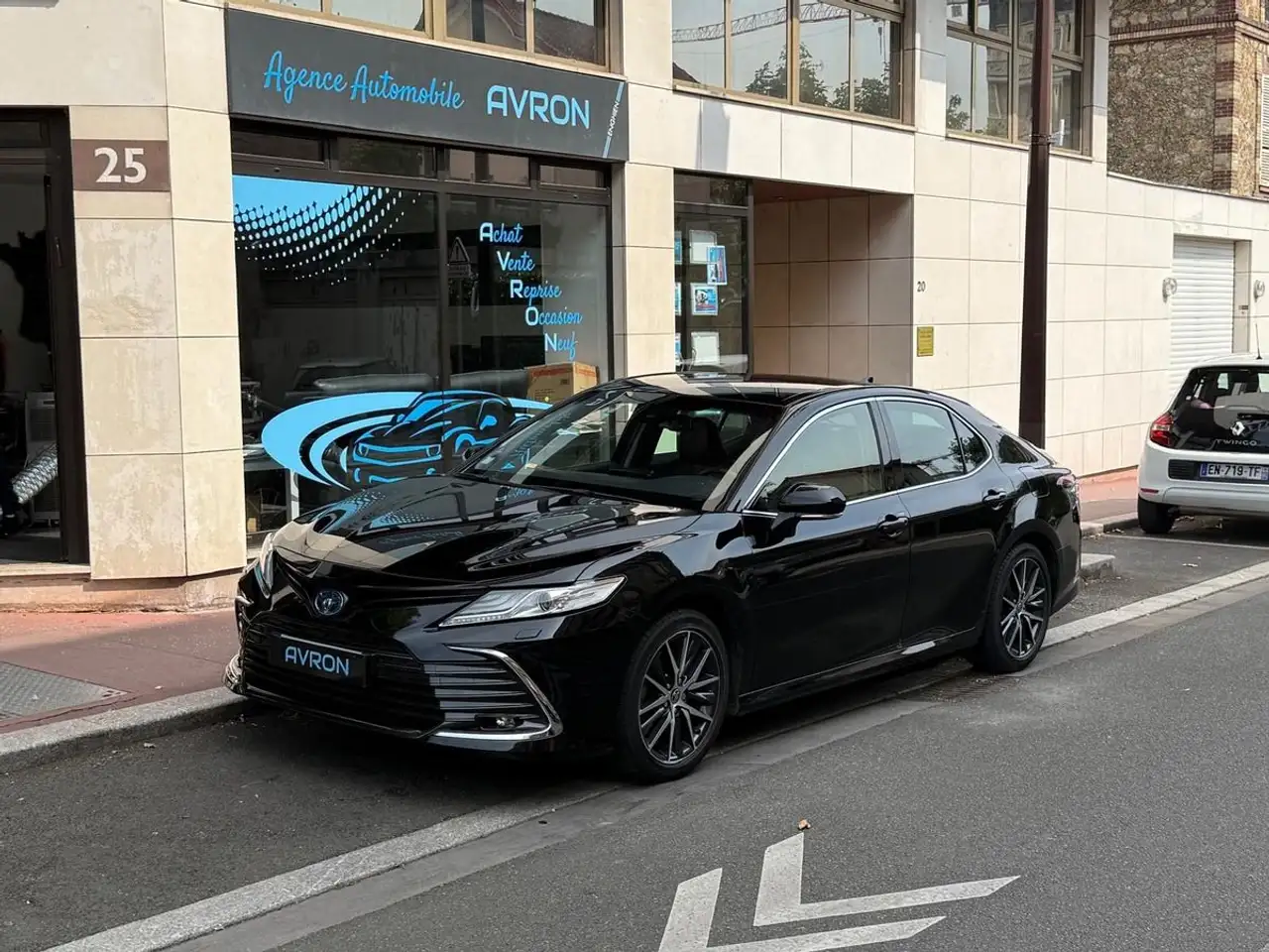 CamryVIII 2.5 HYBRID 2WD USINESS EXECUTIVE STAGE ACADEM