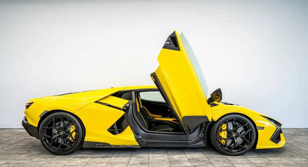 Revuelto°Ad Personam°Yellow Belenus°Vollcarbon°