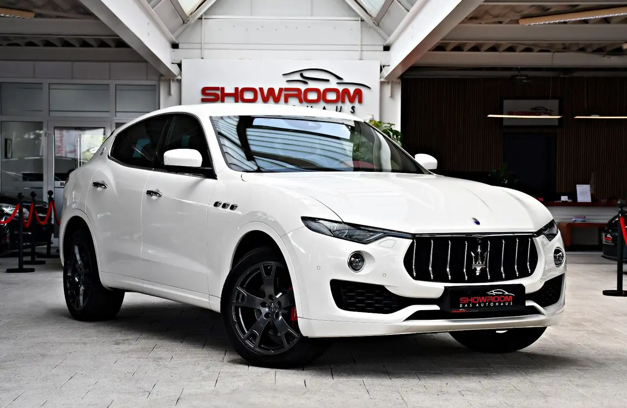 Levante3.0 V6 Q4 Carbon Alcantara 360° ACC