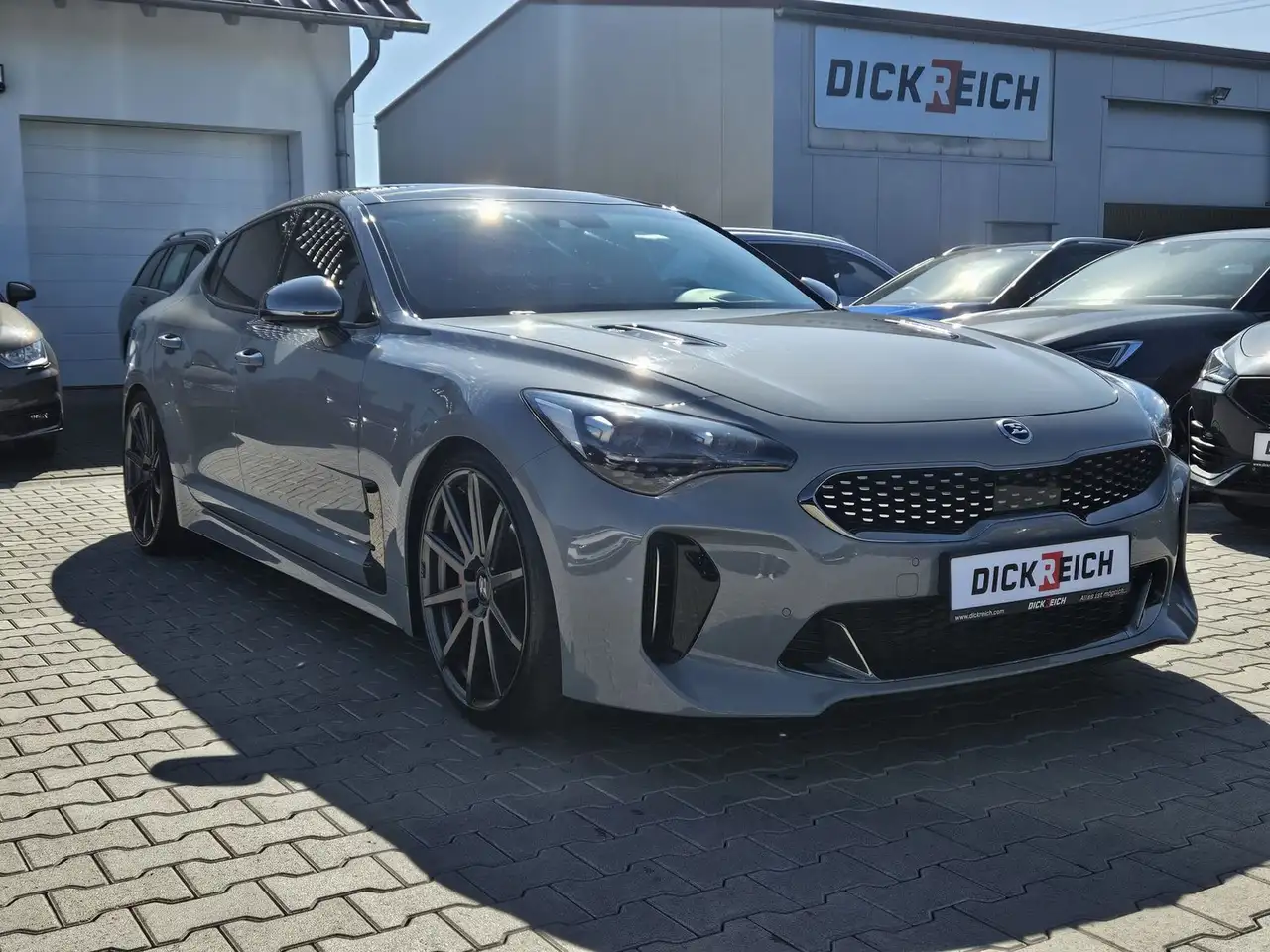 Stinger3.3T V6 GT 4WD PANO*360°HUD*H&K*LED*20"