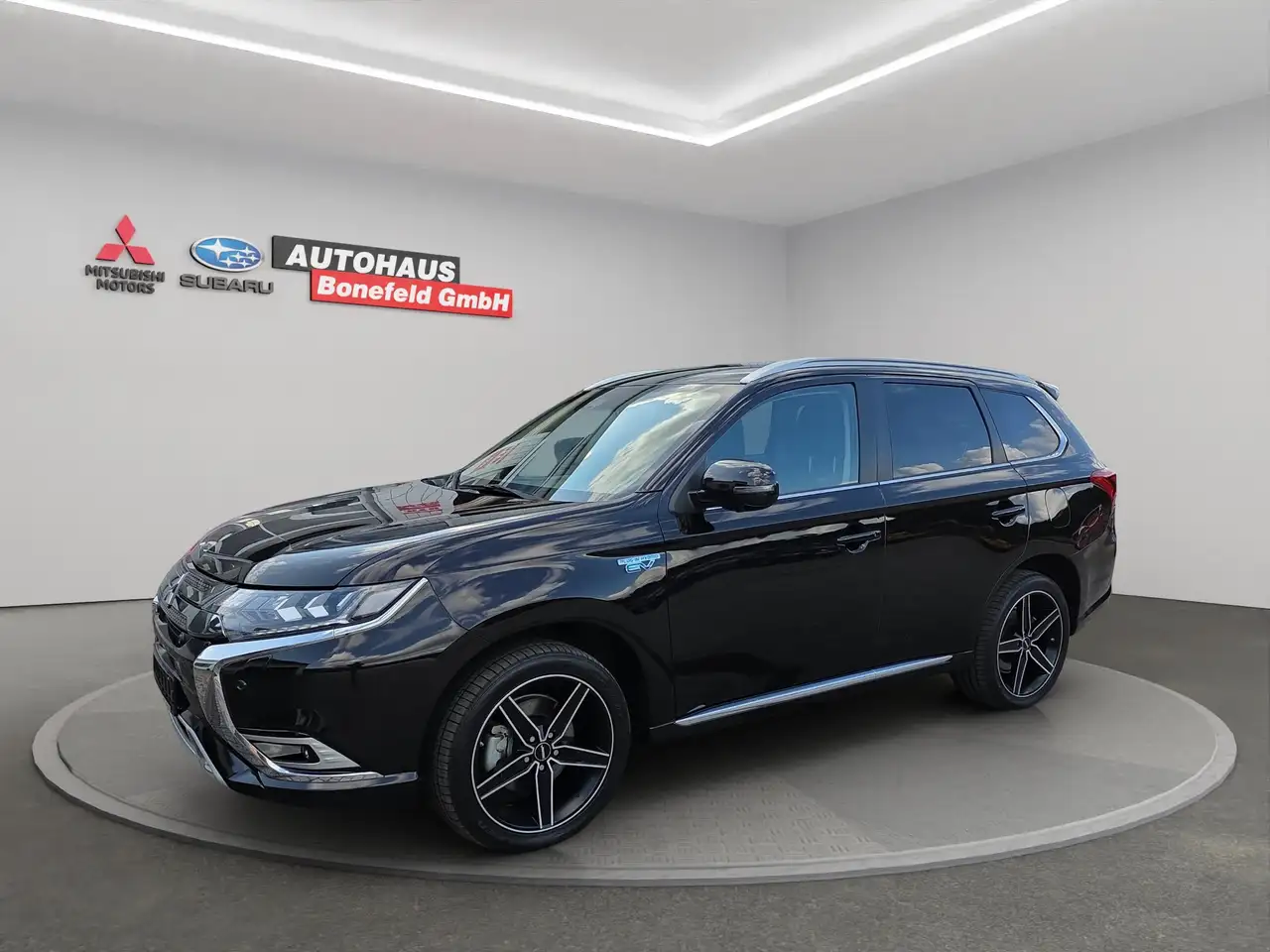 OutlanderPHEV Plus 4WD ACC Navi LED