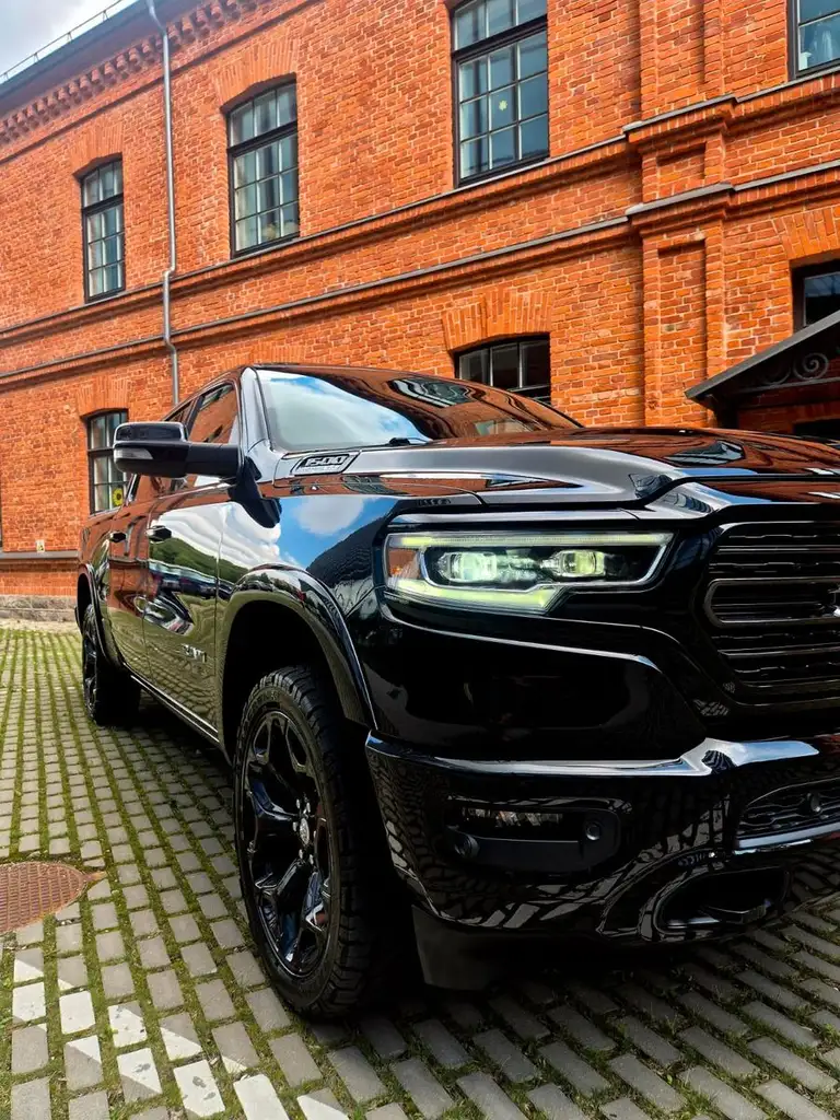 RAMLIMITED/LPG/4X4/PANO/AHK/Luxury/Mwst ausweis!