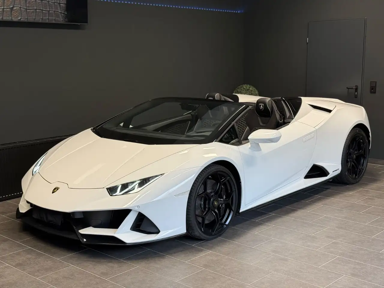 HuracánEVO Spyder  Garantie + Inspektion Neu *