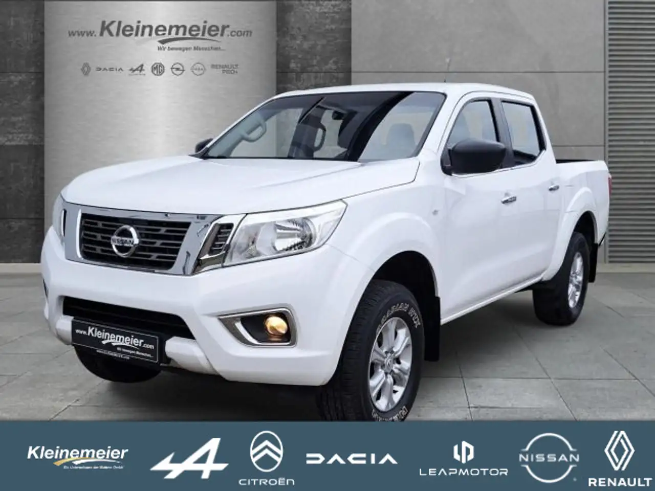 NavaraNP300 Visia Double Cab 4x4*AHK*