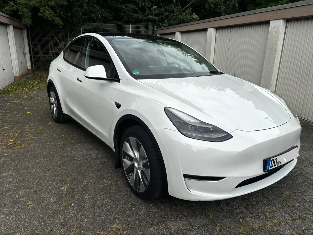 Model YModel Y Long Range Dual Motor AWD AHK