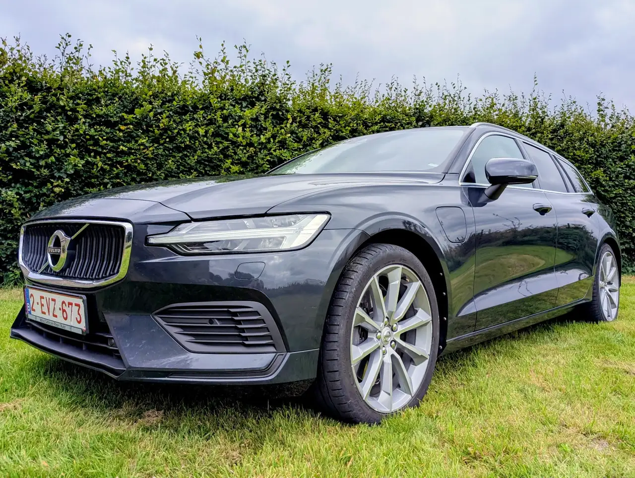 V602.0 T6 AWD PHEV Momentum Pro