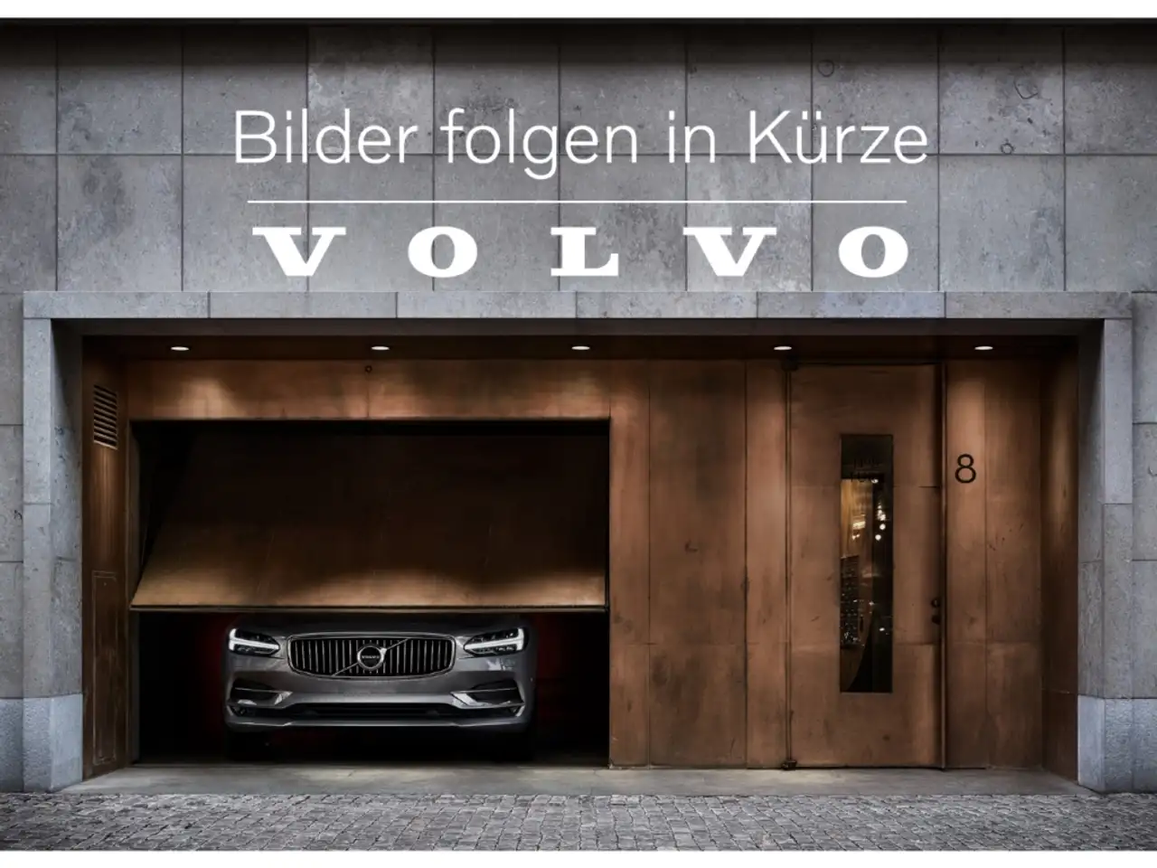XC60Recharge T8 AWD Ultra Black Edition 22'' HUD Stand