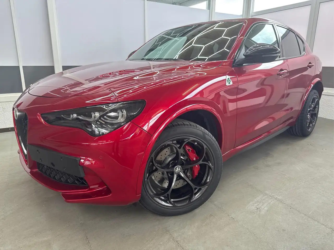 StelvioQUADRIFOGLIO VERDE AKRAPOVIC Technologie-Paket ...