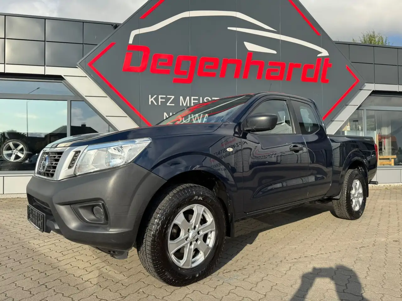 NavaraNP300 Visia King Cab 4x4 Temp Kamera AHK