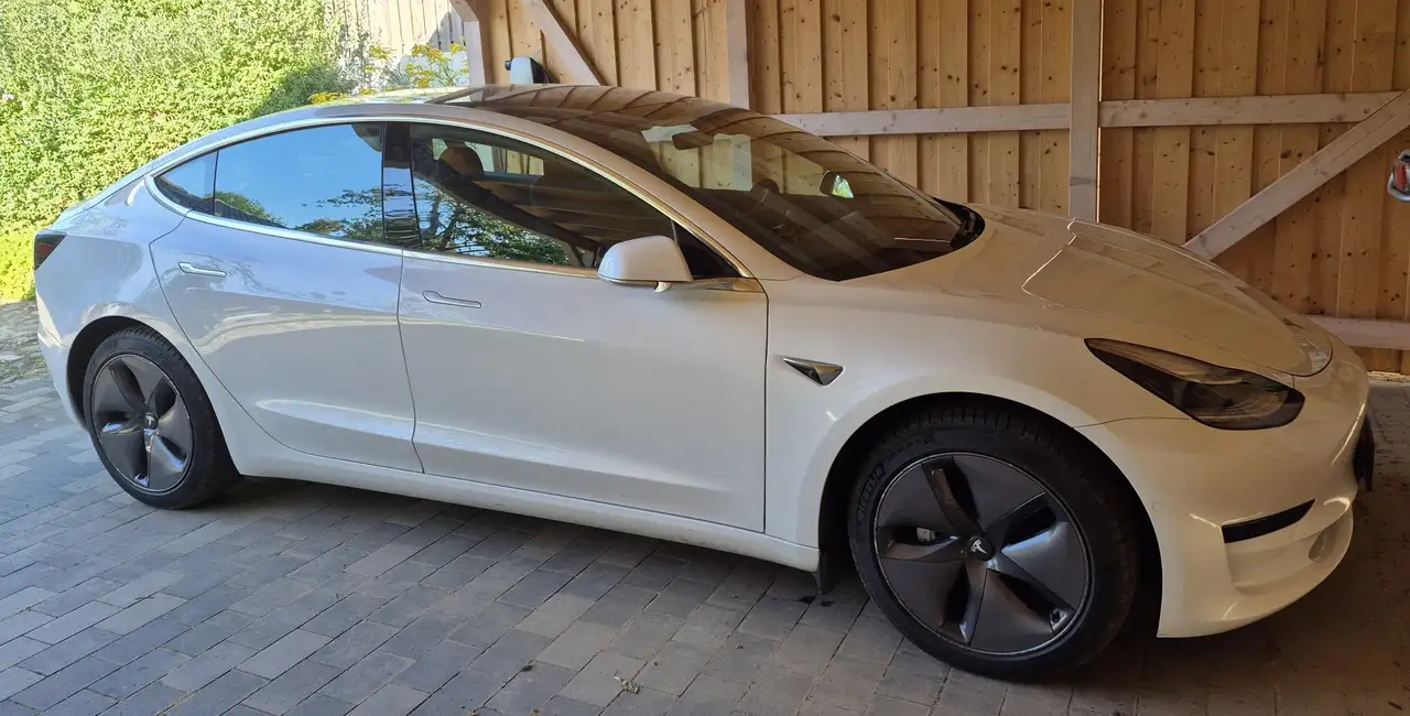 Model 3Standard Reichweite Plus Hinterradantrieb