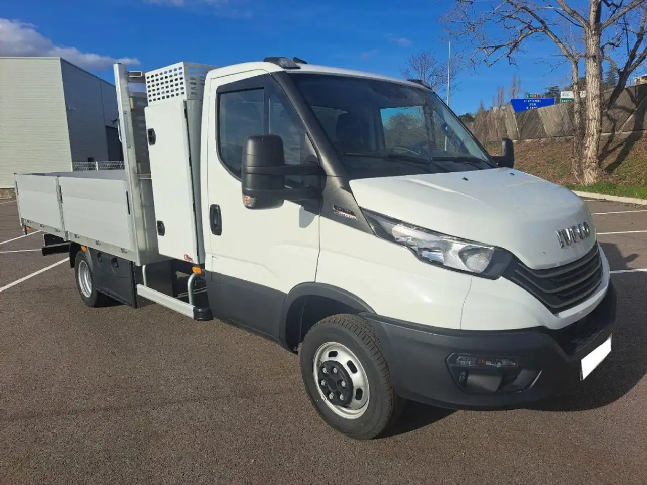 DailyPLATEAU 35C18 180CV 3L ALUMINIUM 3M80 COFFRE PANIER