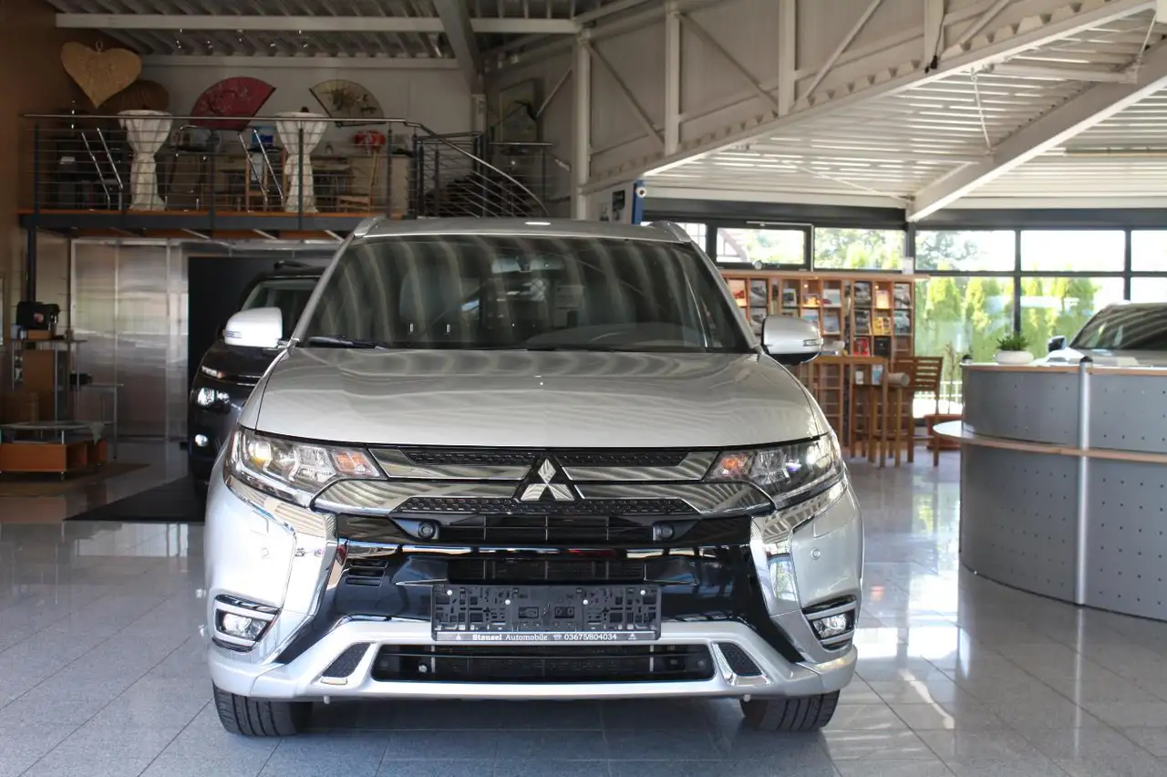 OutlanderOutlander Plug-in Hybrid PLUS Spirit 2.4 4WD