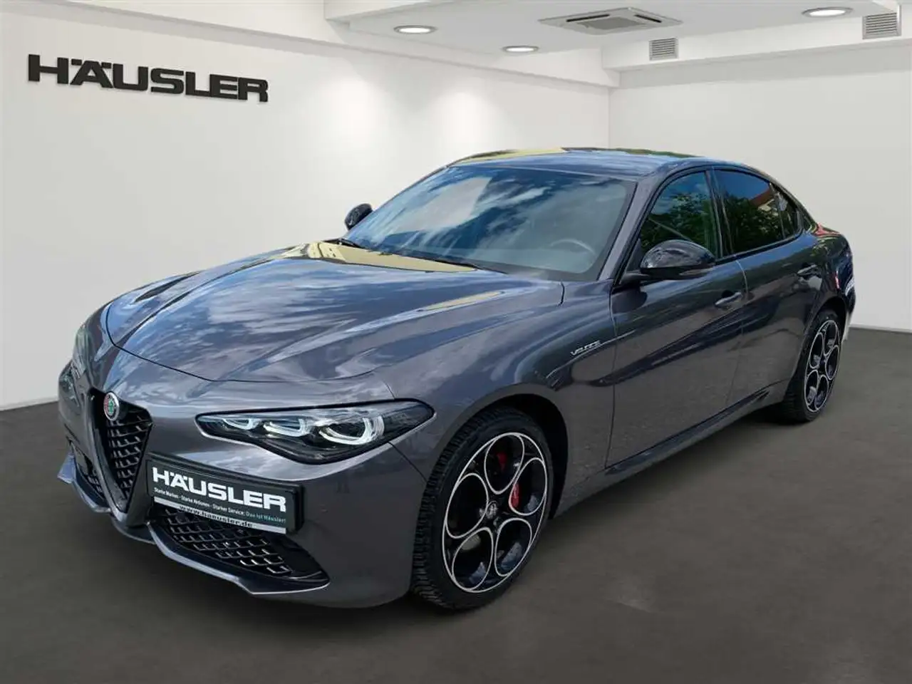 Giulia2.0 T Q4 AT8 Veloce LED PDC Kamera ACC Sitzheizung