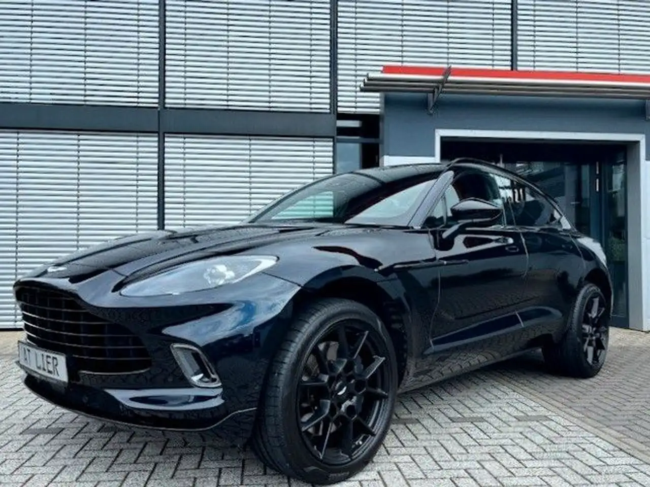 DBX4.0 V8