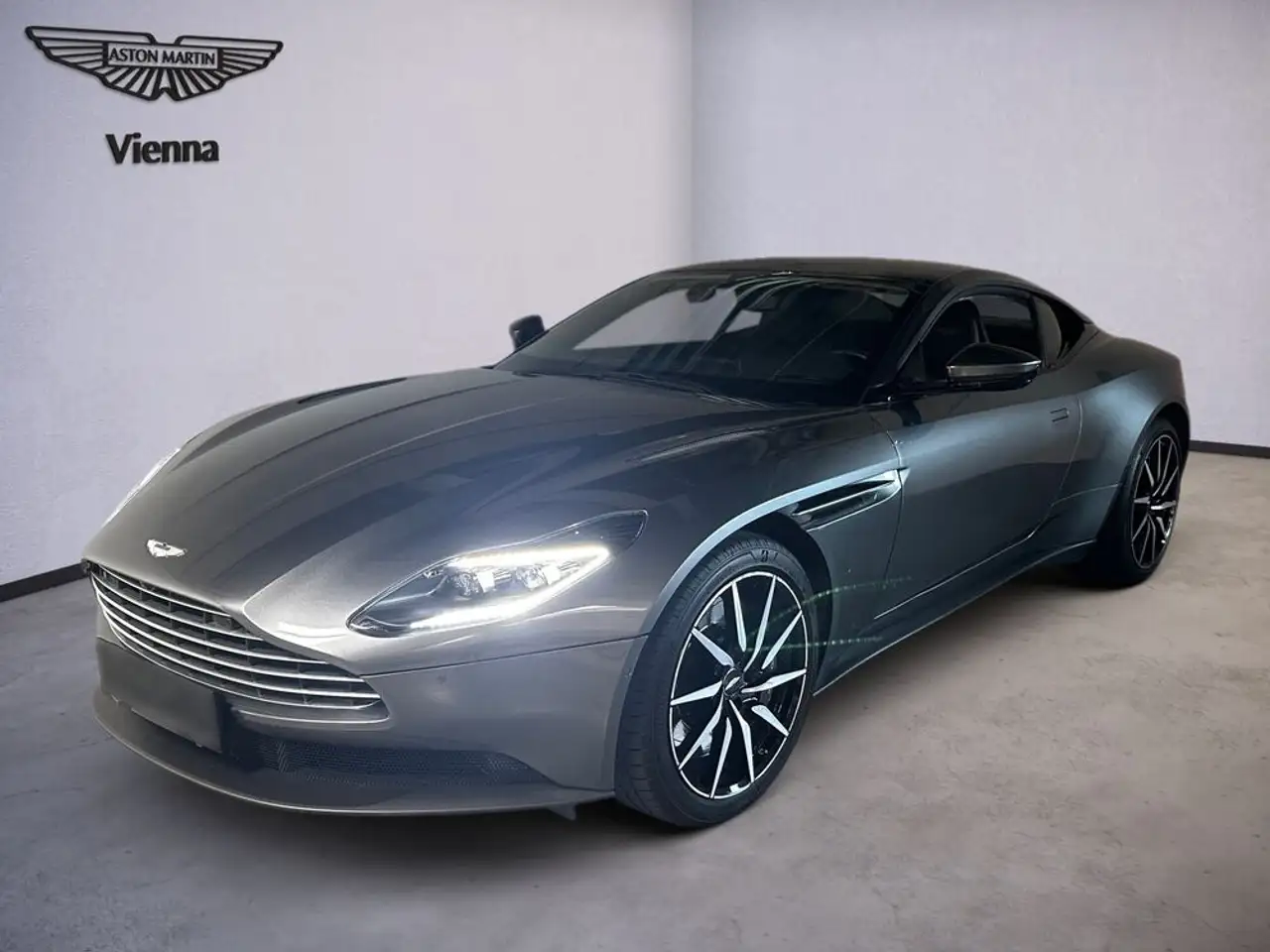 DB114.0 V8 Coupé | Magnetic Silver |