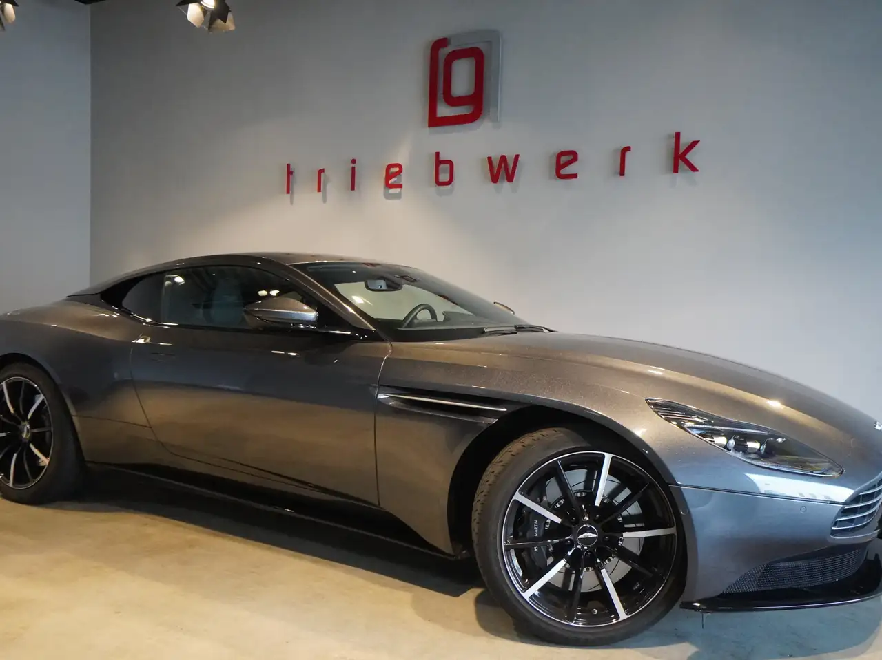 DB11V8 Coupe-Soundoptimierung-BRD-U-frei-Xenon Grey-