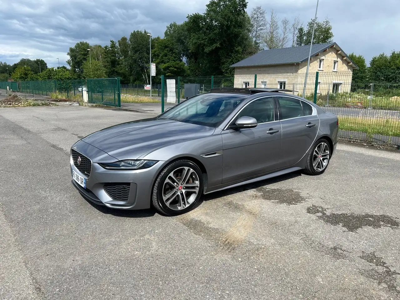 XE20MY SE R-DYN. 2.0L D 180 BVA8 Cockpit PANO