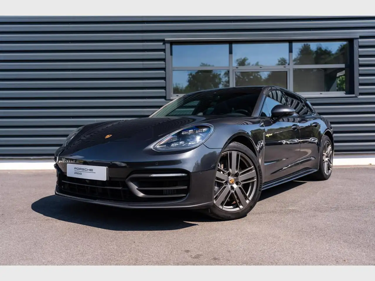 PanameraPanamera 4 E-Hybrid Sport Turismo Platinum Edition (MY22)