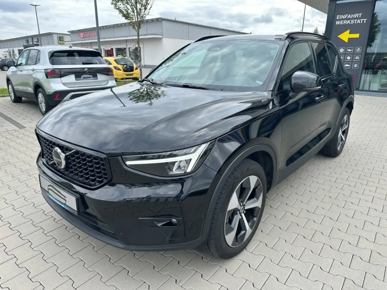 XC40Plus Dark 2WD B4 AHK ACC 360°View 19''