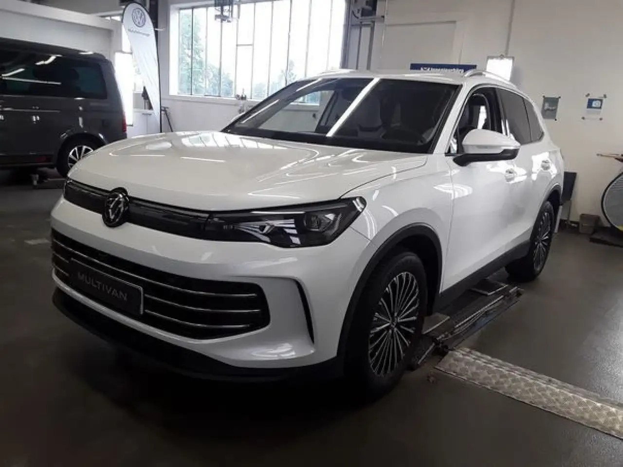 Tiguan1.5eTSI DSG Elegance +AHK+DCC+IQ+ Bluetooth