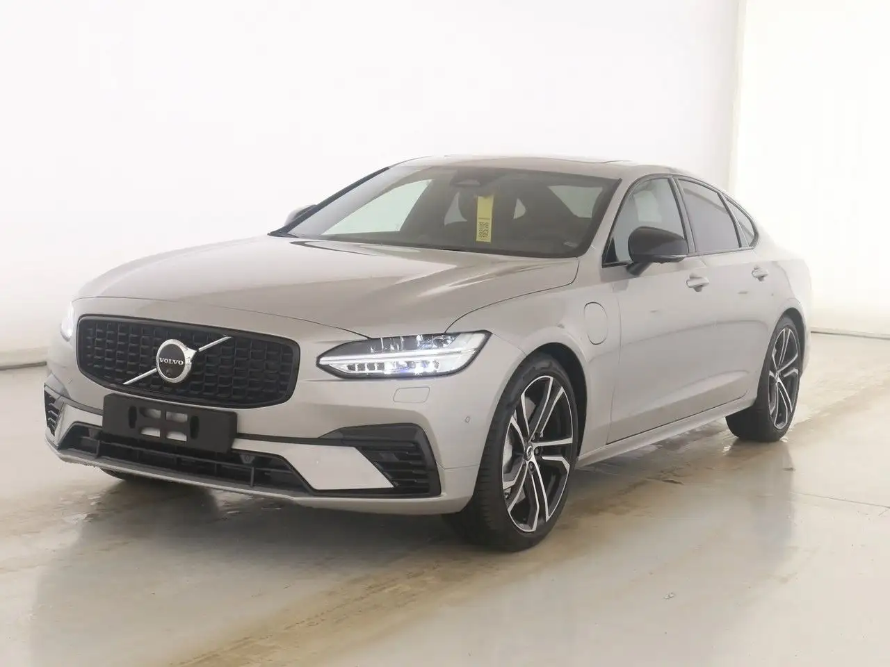 S90T8  Ultimate Dark Recharge Plug-In Hybrid A